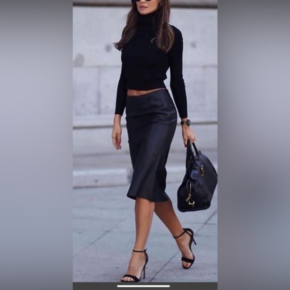 - PRADA leather - Picture 3 of 16